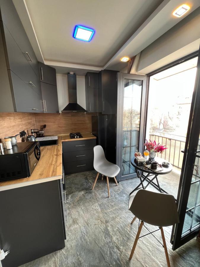Designed Apartment With French Balcony Self Check In 耶烈万 外观 照片